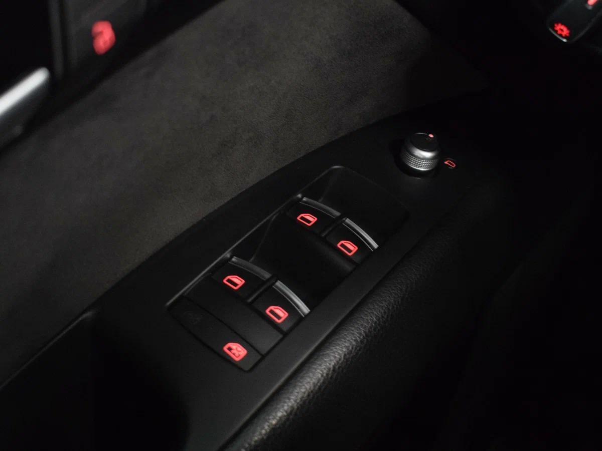 Audi Q7 2010, черный
