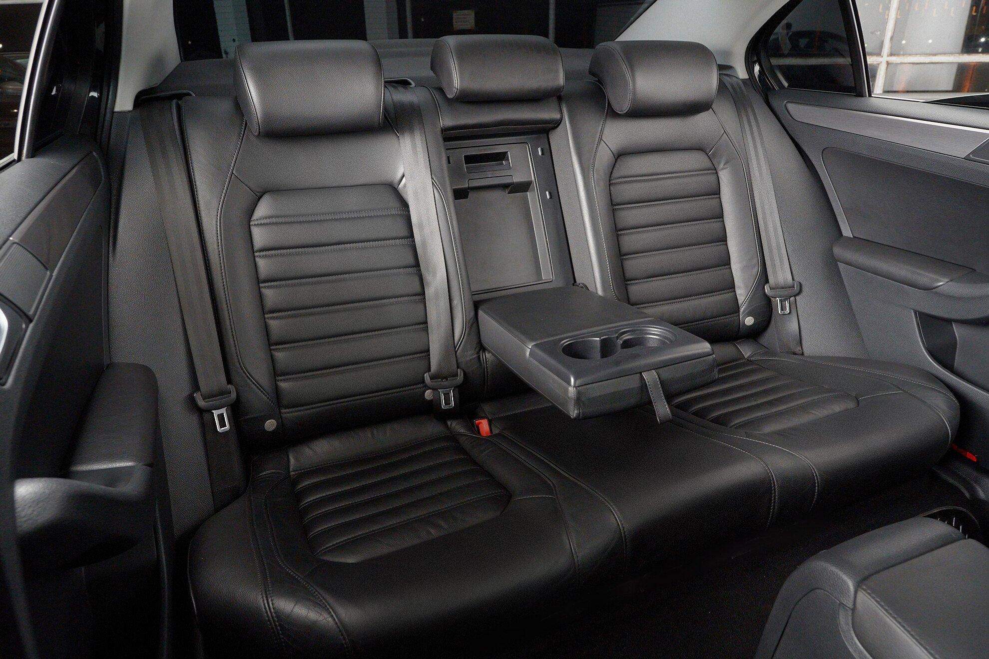 Volkswagen Jetta 2011, черный