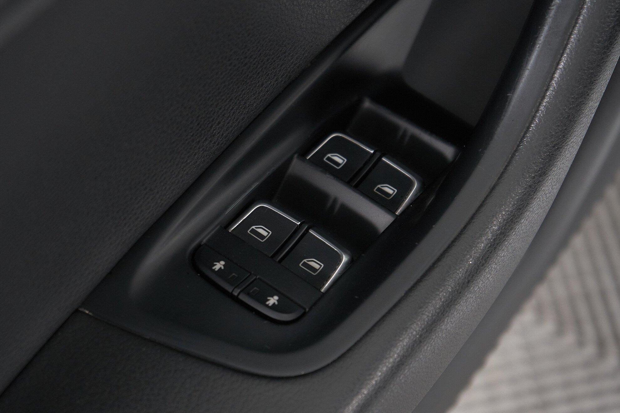 Audi A6 2012, белый