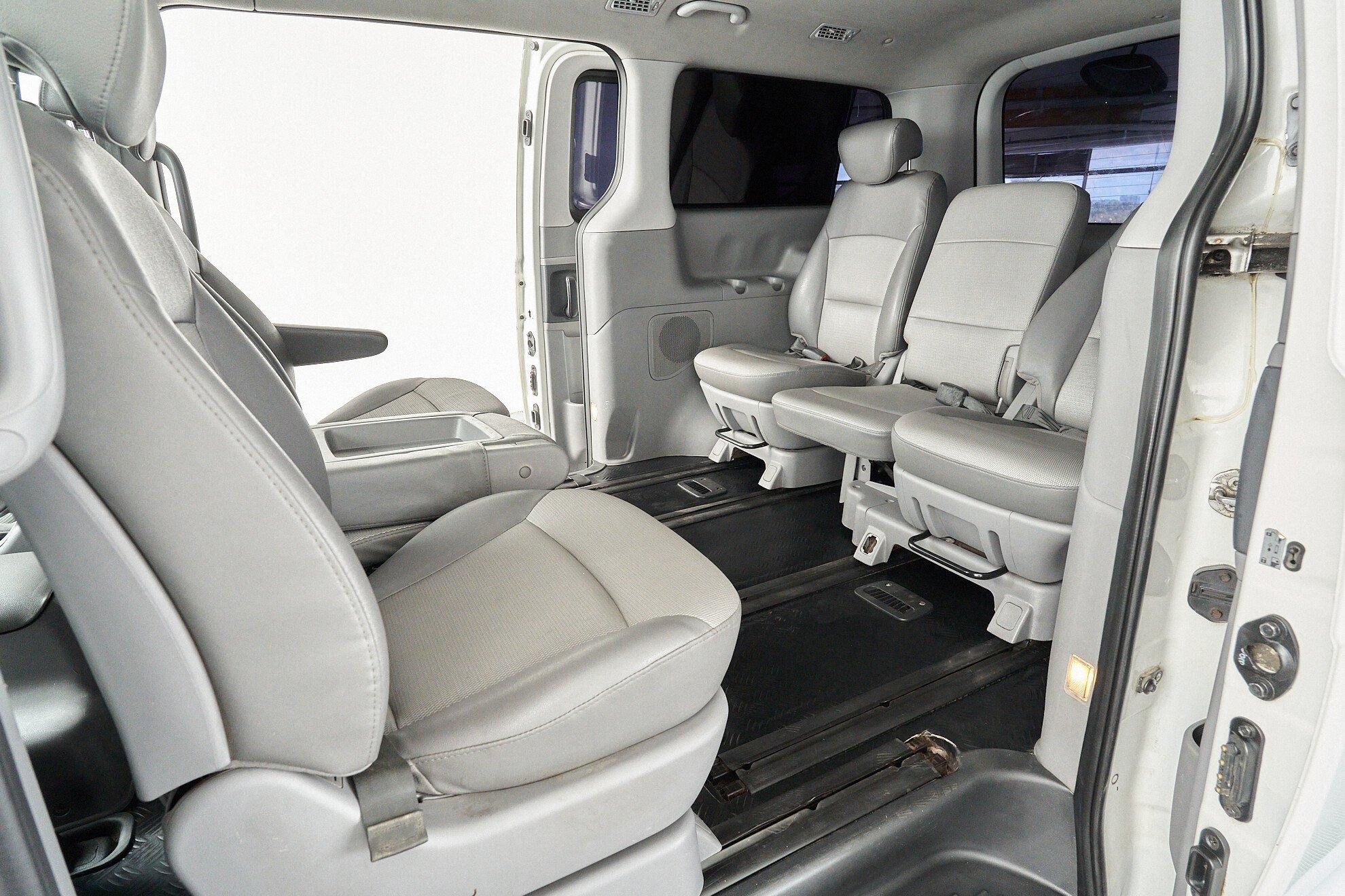 Hyundai Grand Starex 2012, белый