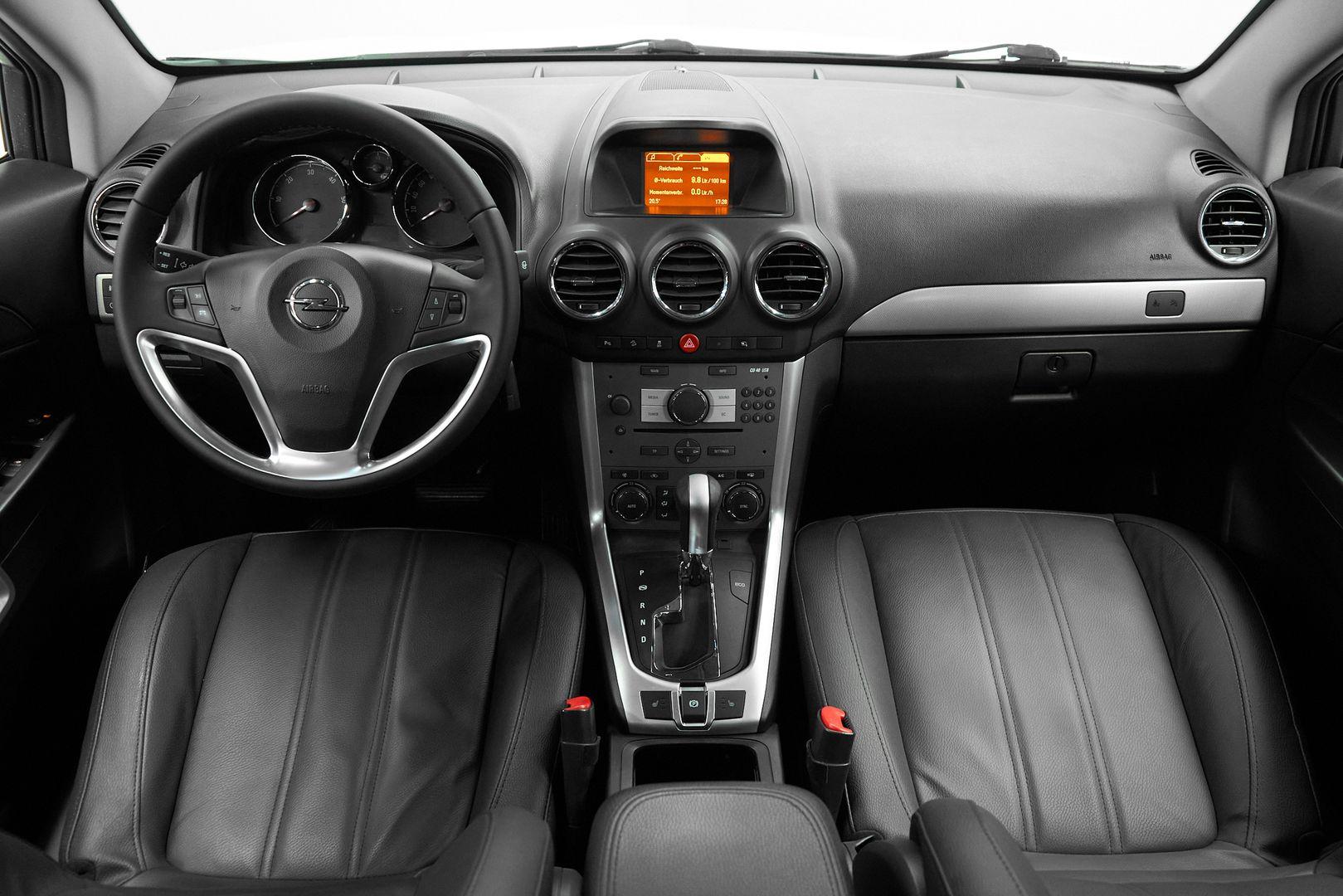 Opel Antara 2014, белый