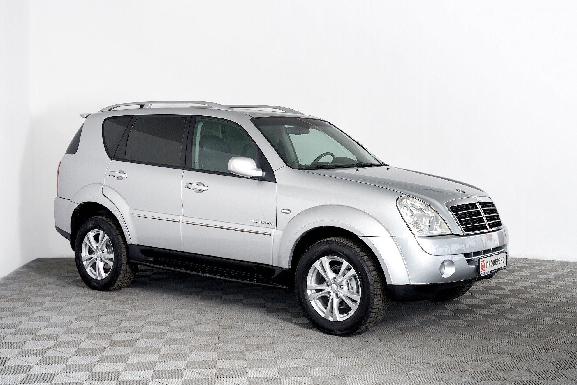 SsangYong Rexton 2011, серебряный