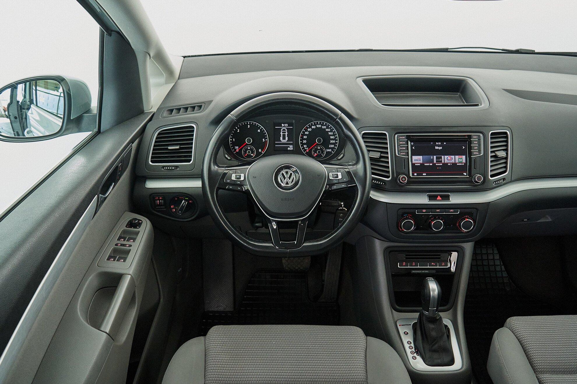 Volkswagen Sharan 2019, серебряный