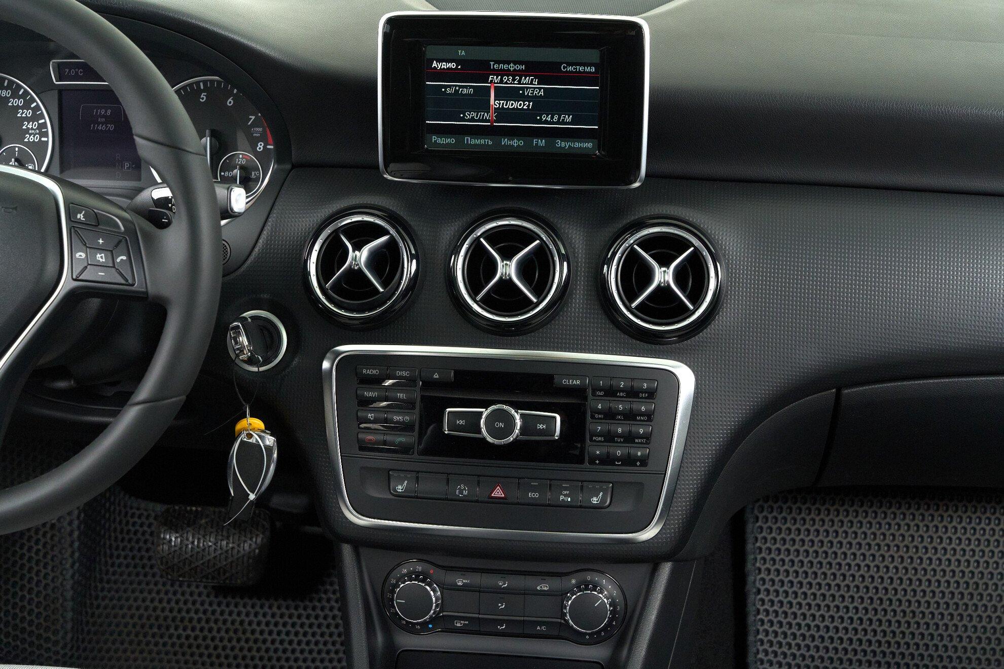 Mercedes-Benz A-Класс 2013, белый