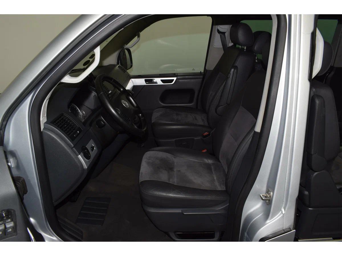 Volkswagen Multivan 2009, серебряный