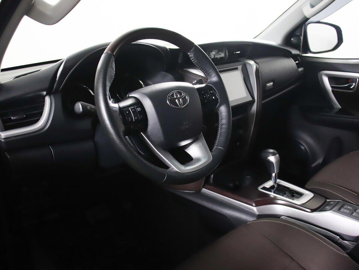 Toyota Fortuner 2018, синий