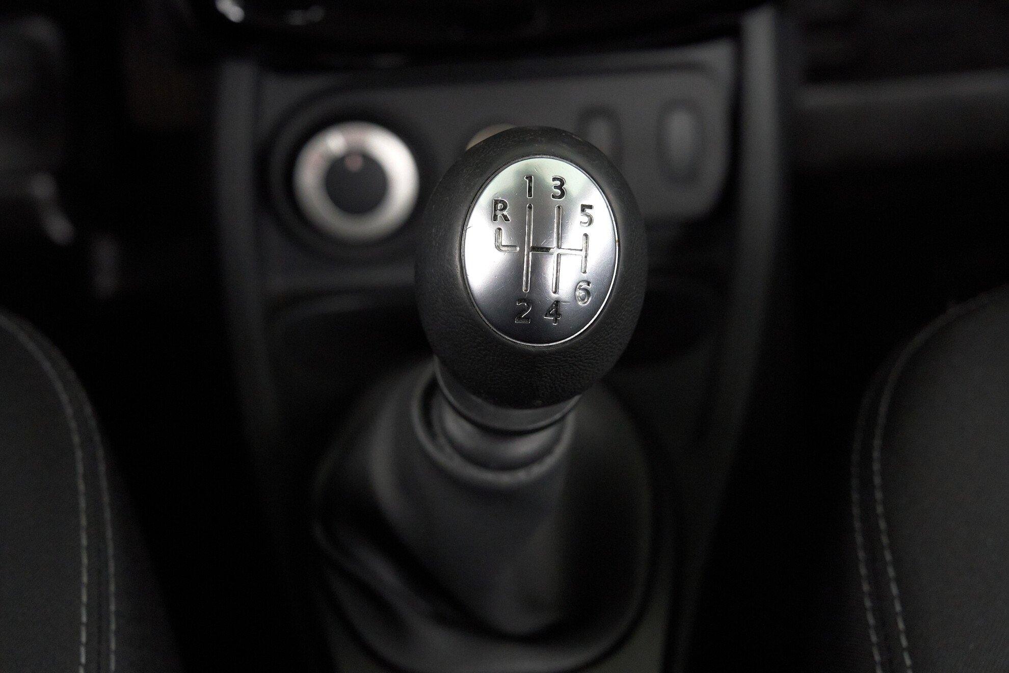 Nissan Terrano 2015, черный