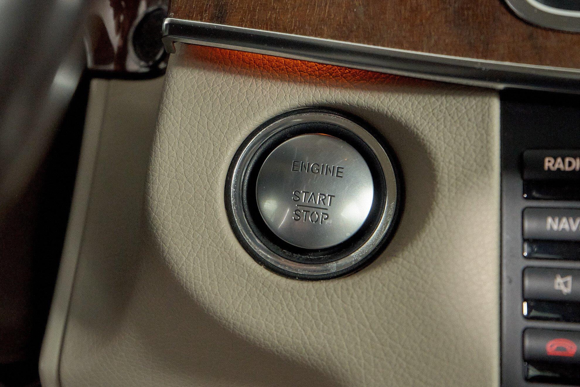 Mercedes-Benz E-Класс 2014, синий
