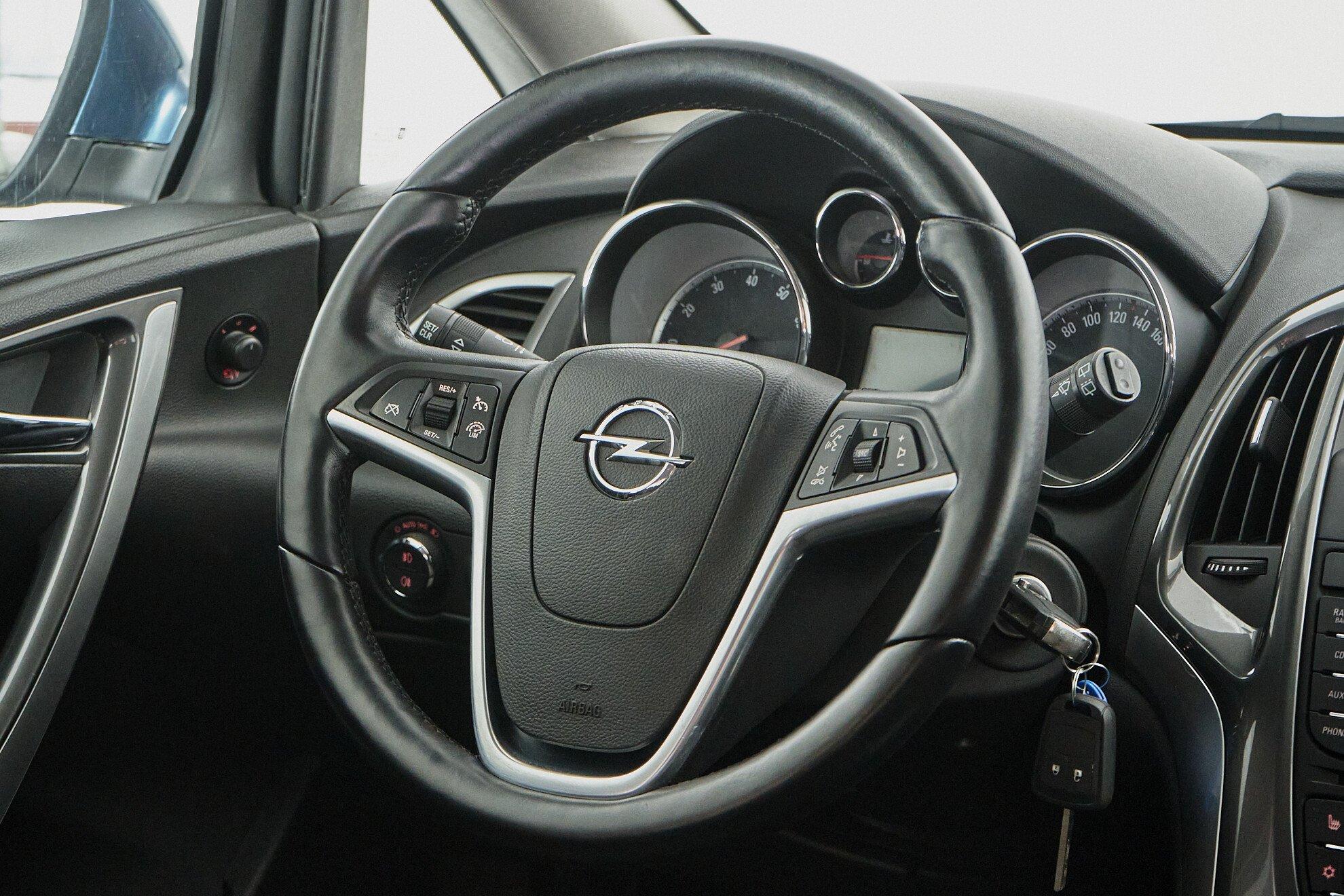 Opel Astra 2013, синий