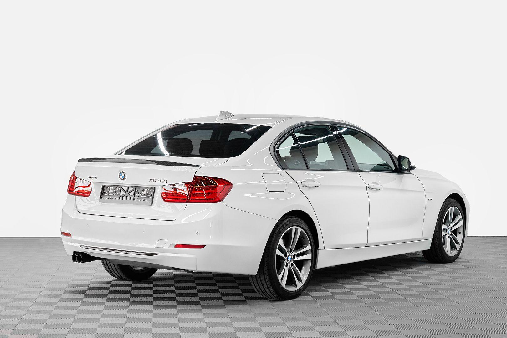 BMW 3 серии 2013, белый
