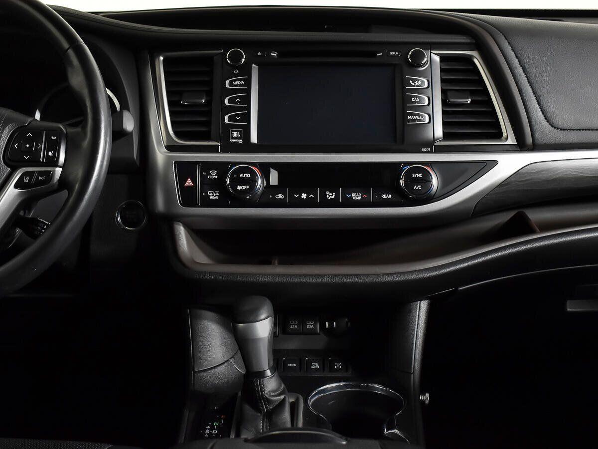 Toyota Highlander 2018, красный