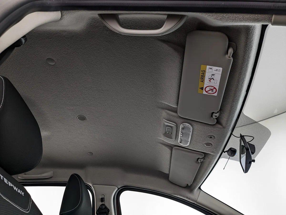 Renault Sandero 2019, красный