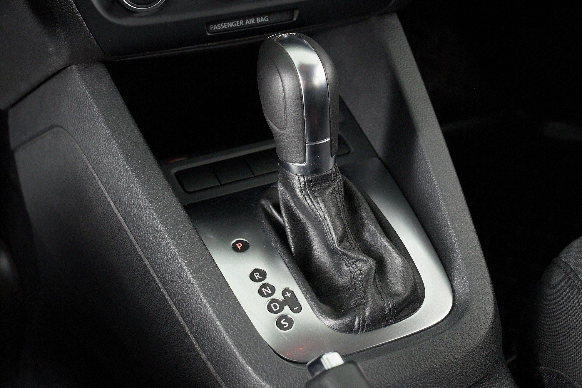Volkswagen Jetta 2013, белый