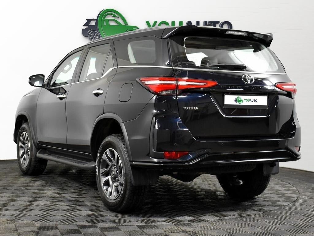 Toyota Fortuner 2021, черный
