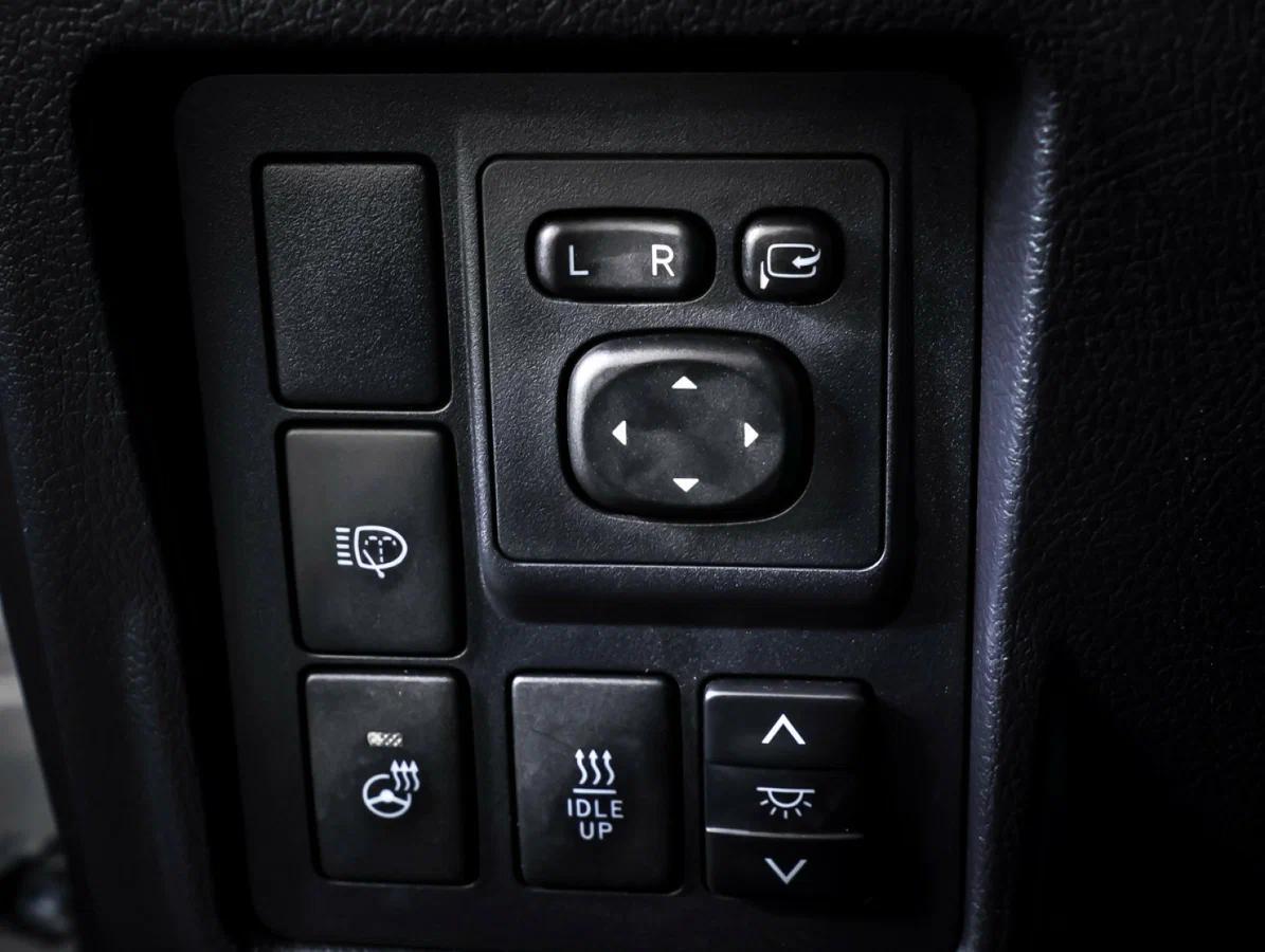 Toyota Land Cruiser Prado 2015, серый