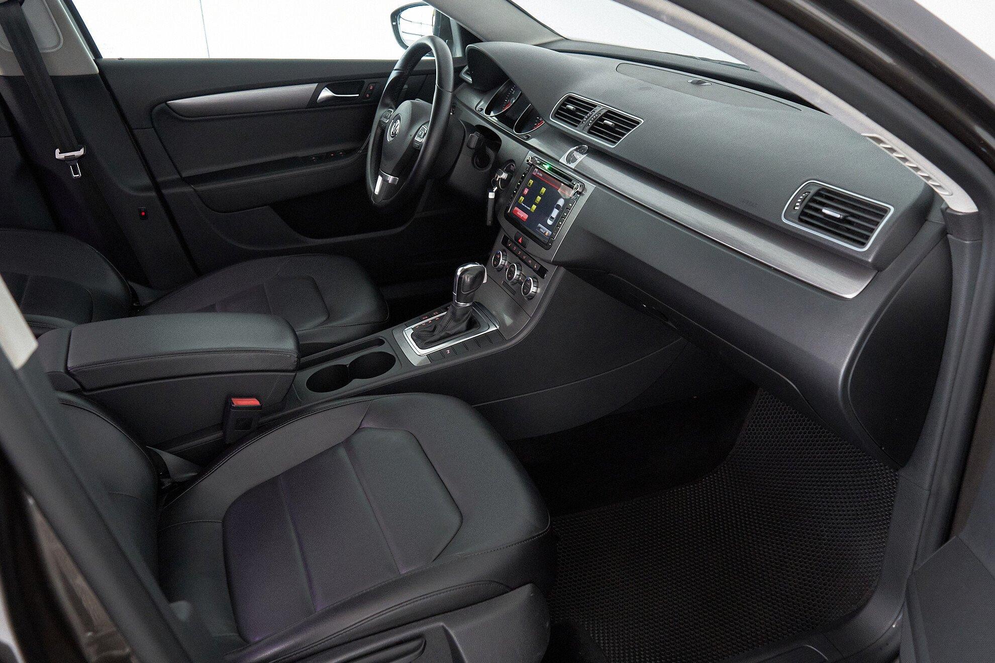 Volkswagen Passat 2013, коричневый