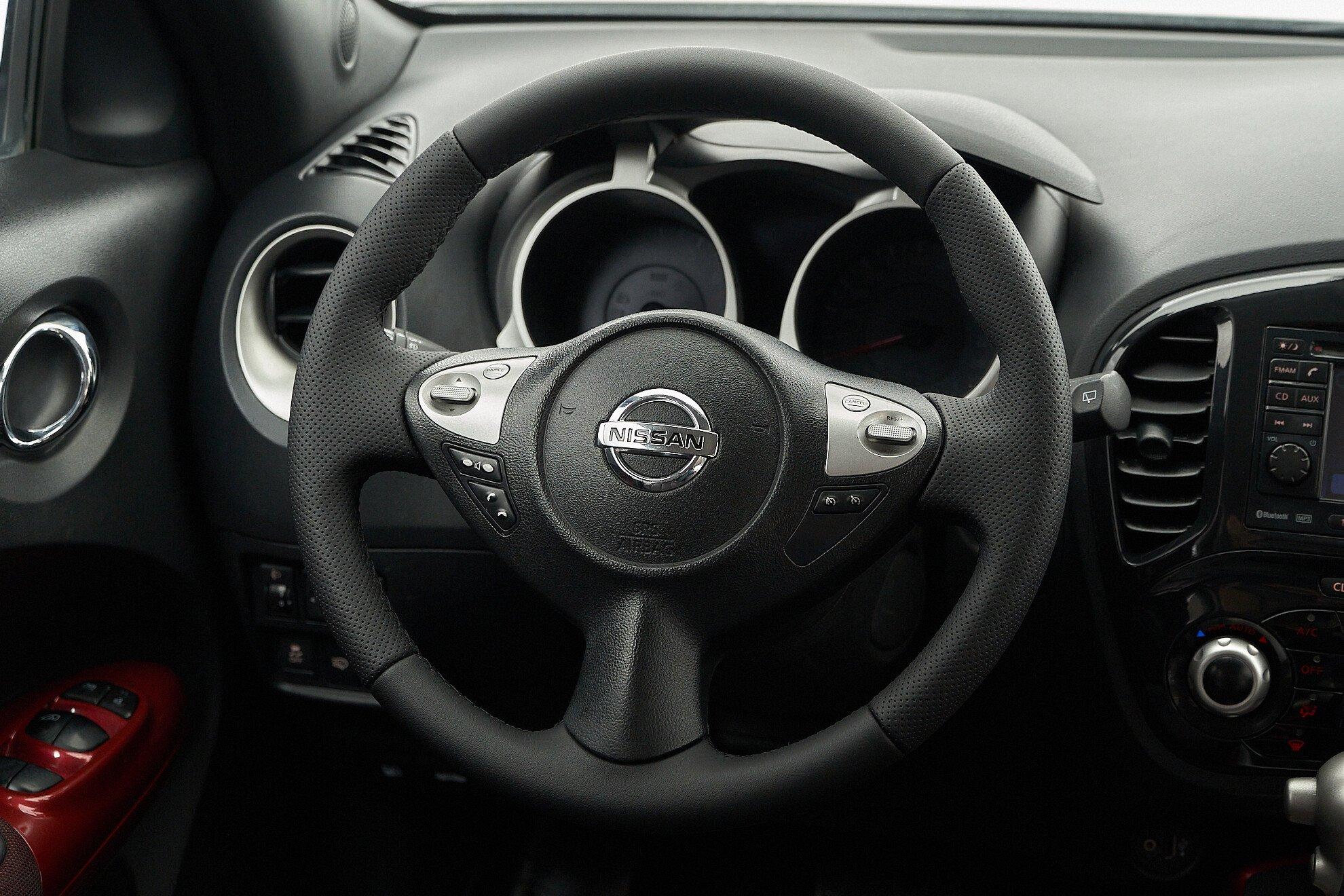 Nissan Juke 2012, белый
