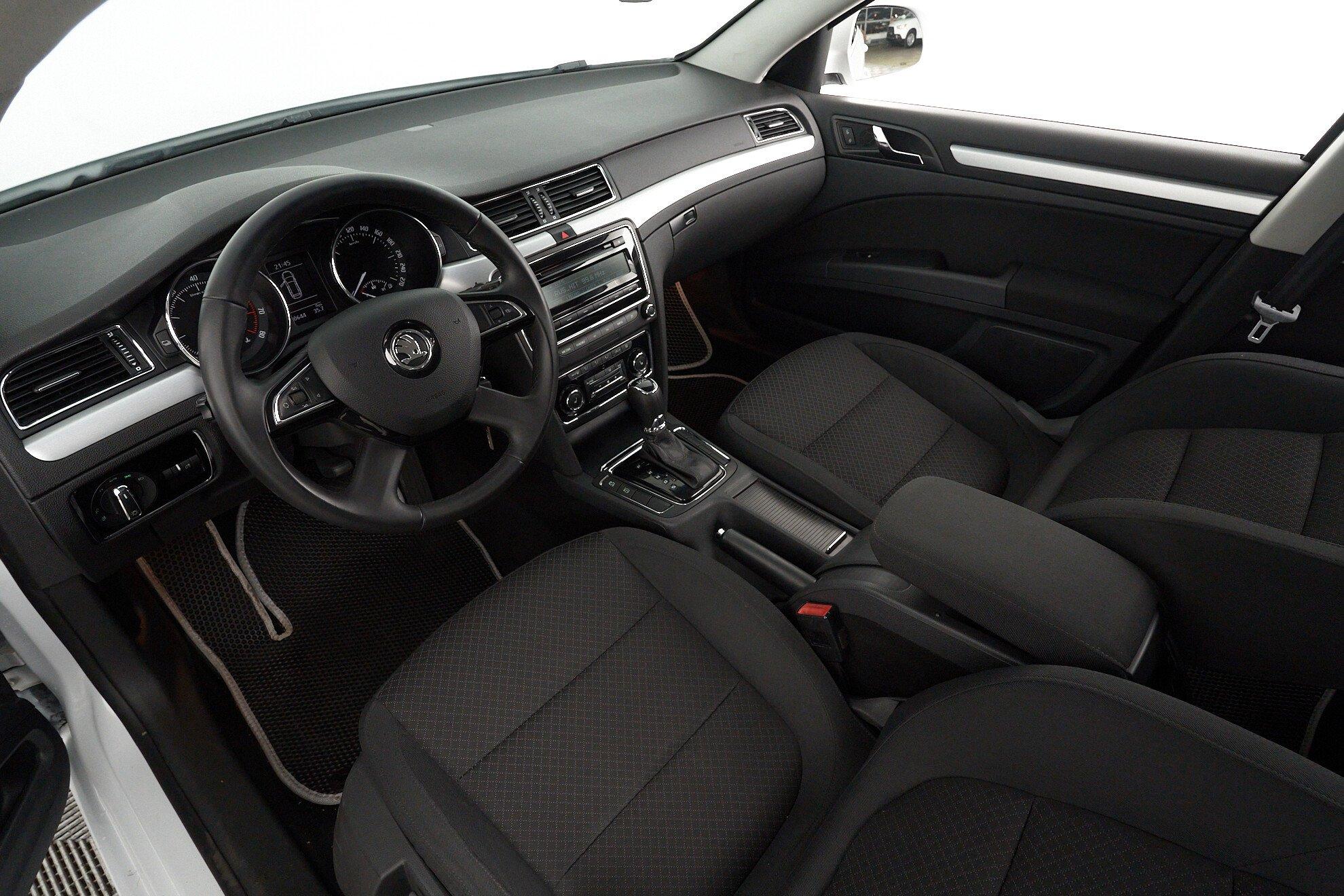 Skoda Superb 2014, белый