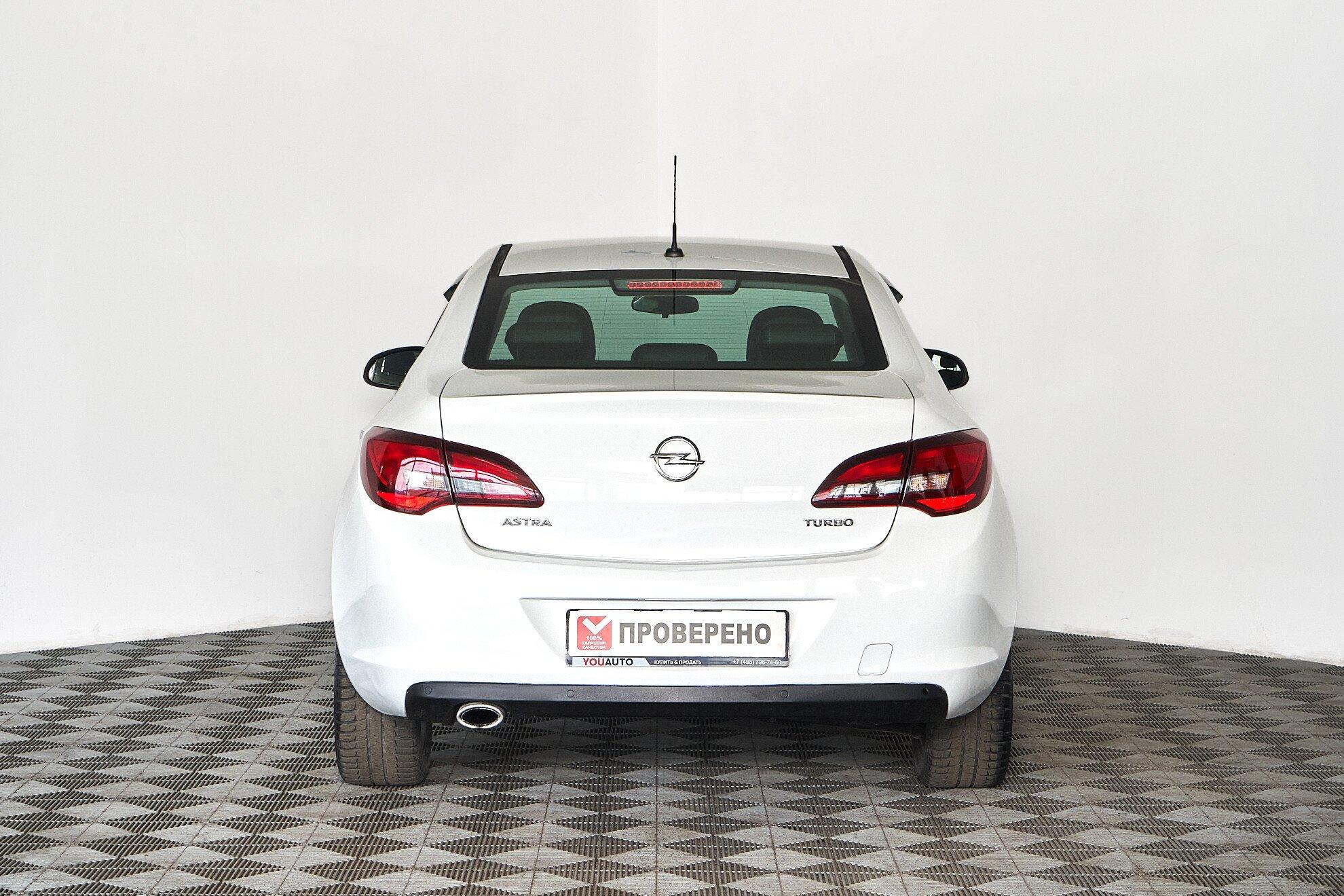 Opel Astra 2013, белый