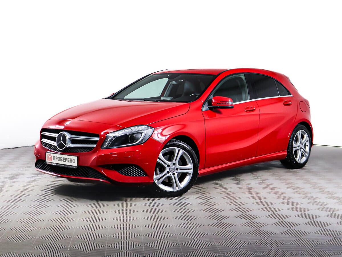 Mercedes-Benz A-Класс 2015, красный