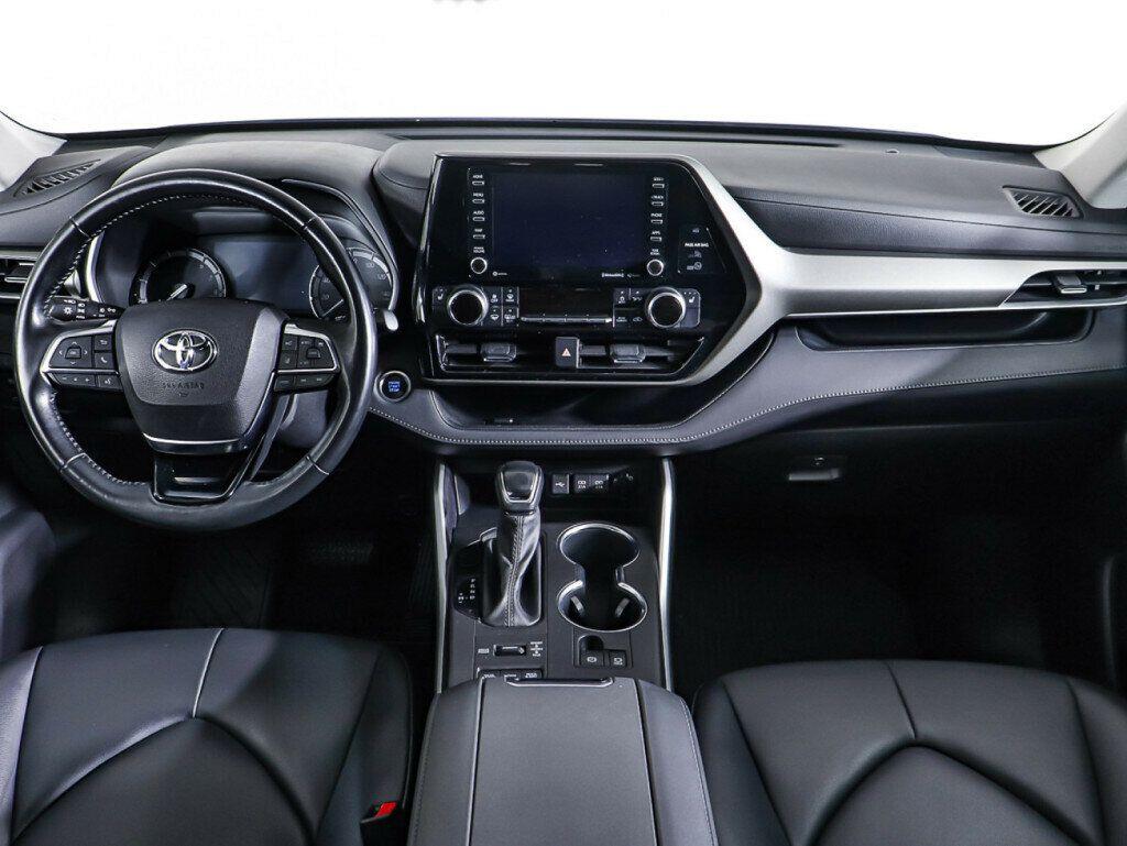 Toyota Highlander 2022, черный