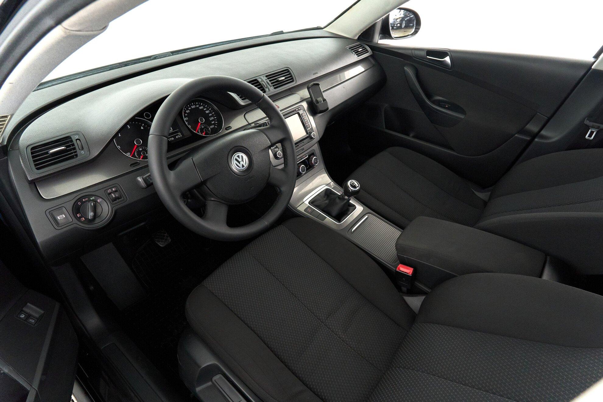 Volkswagen Passat 2010, черный