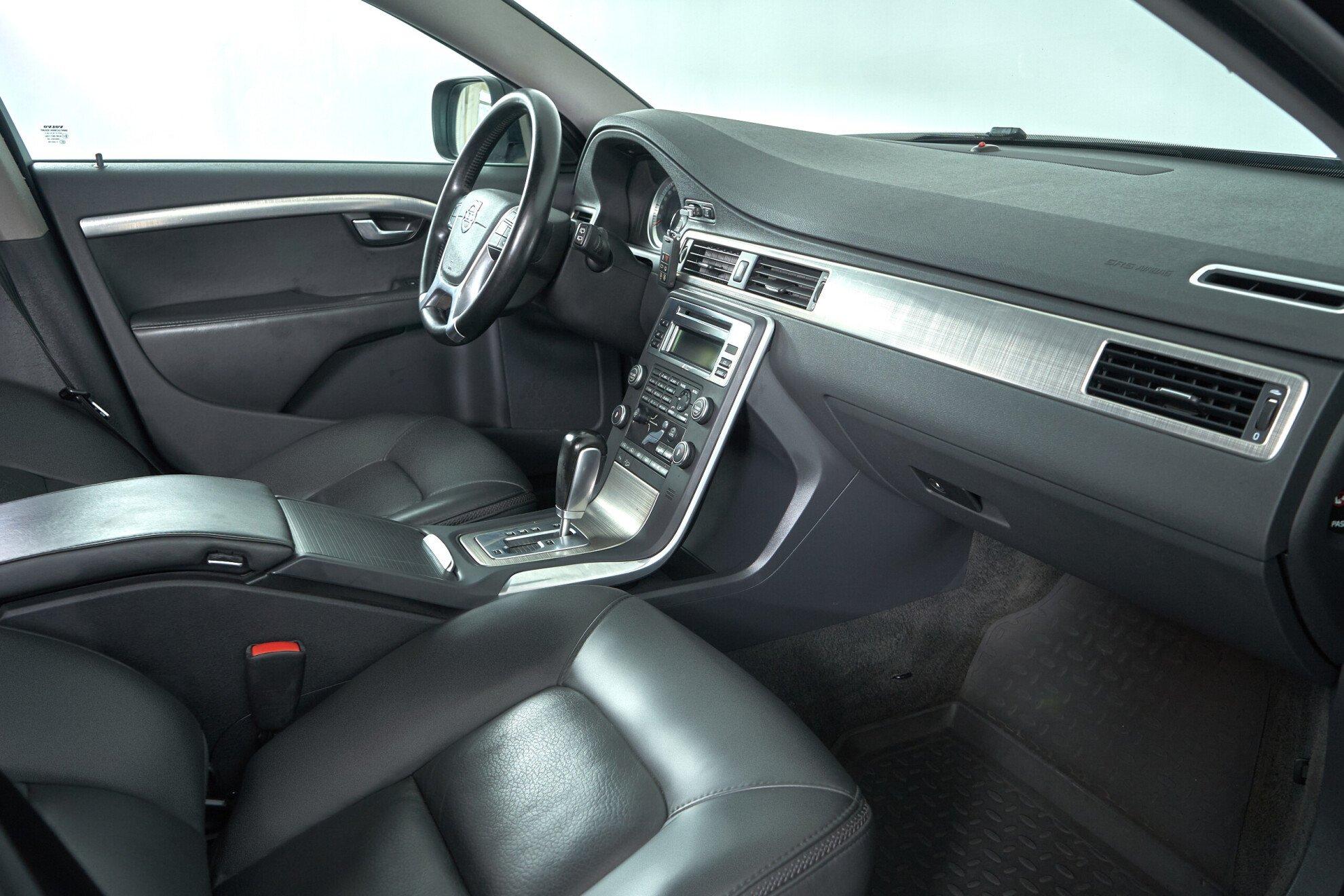 Volvo XC70 2011, черный