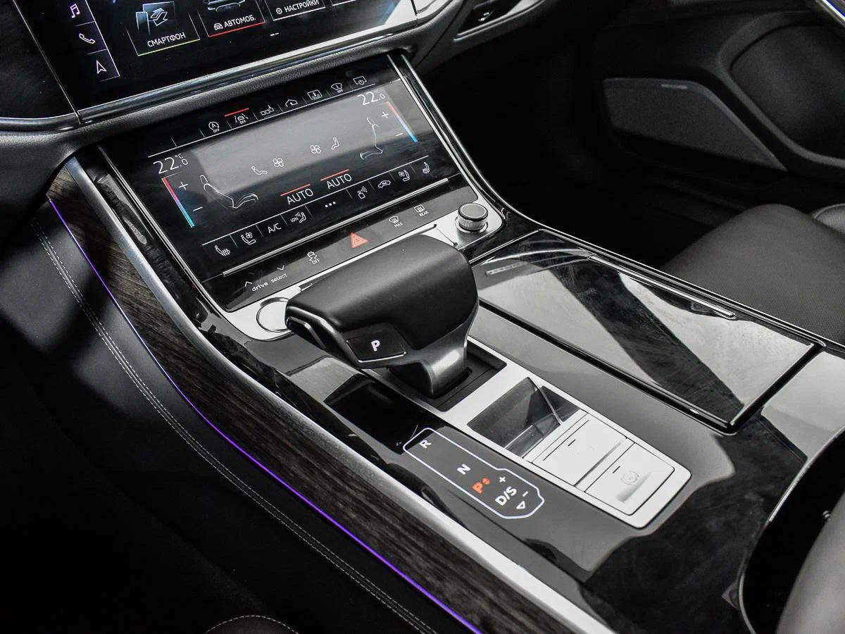 Audi A8 2018, черный