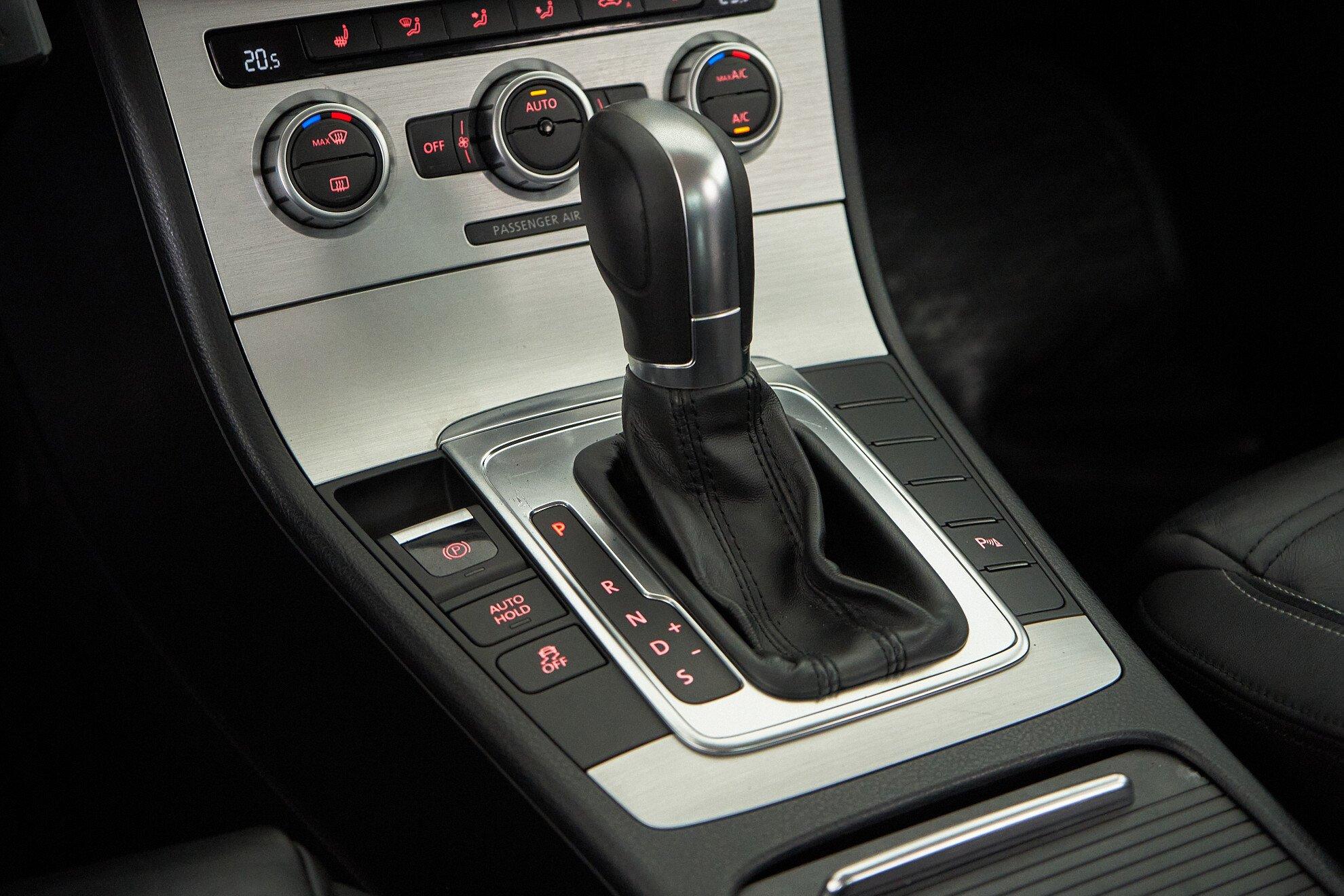 Volkswagen Passat CC 2012, белый
