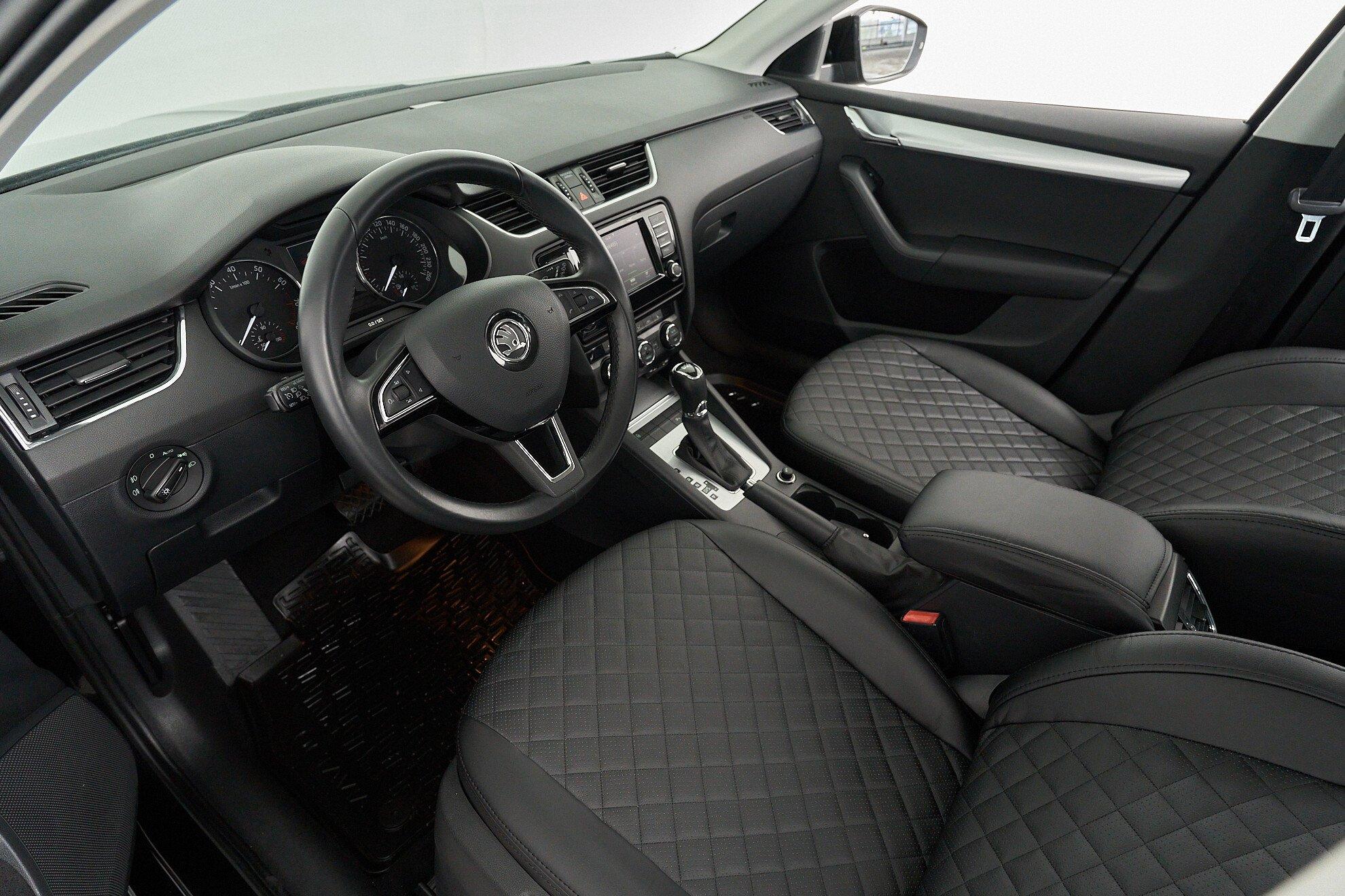 Skoda Octavia 2015, черный