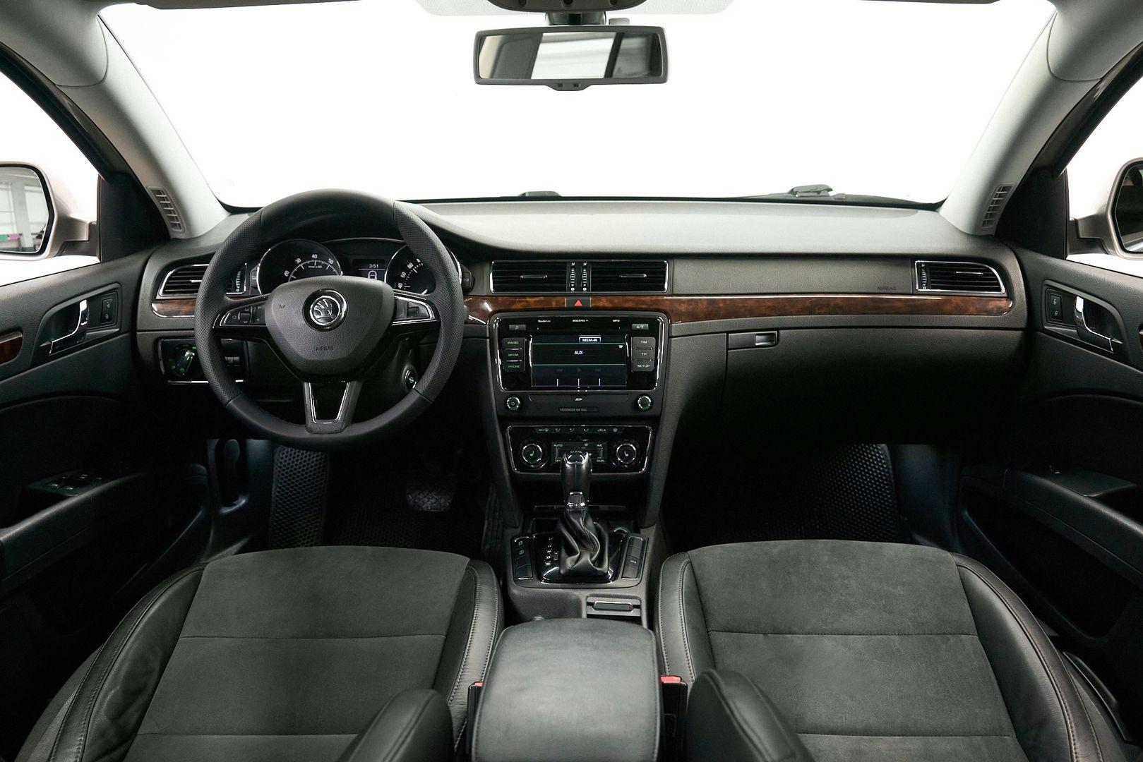 Skoda Superb 2014, бежевый