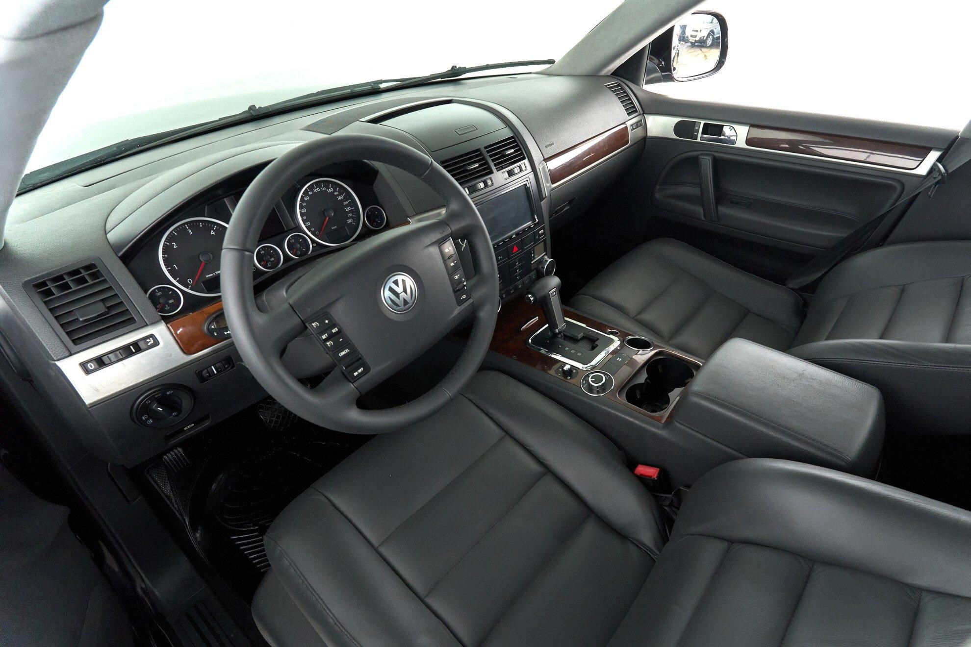 Volkswagen Touareg 2008, черный
