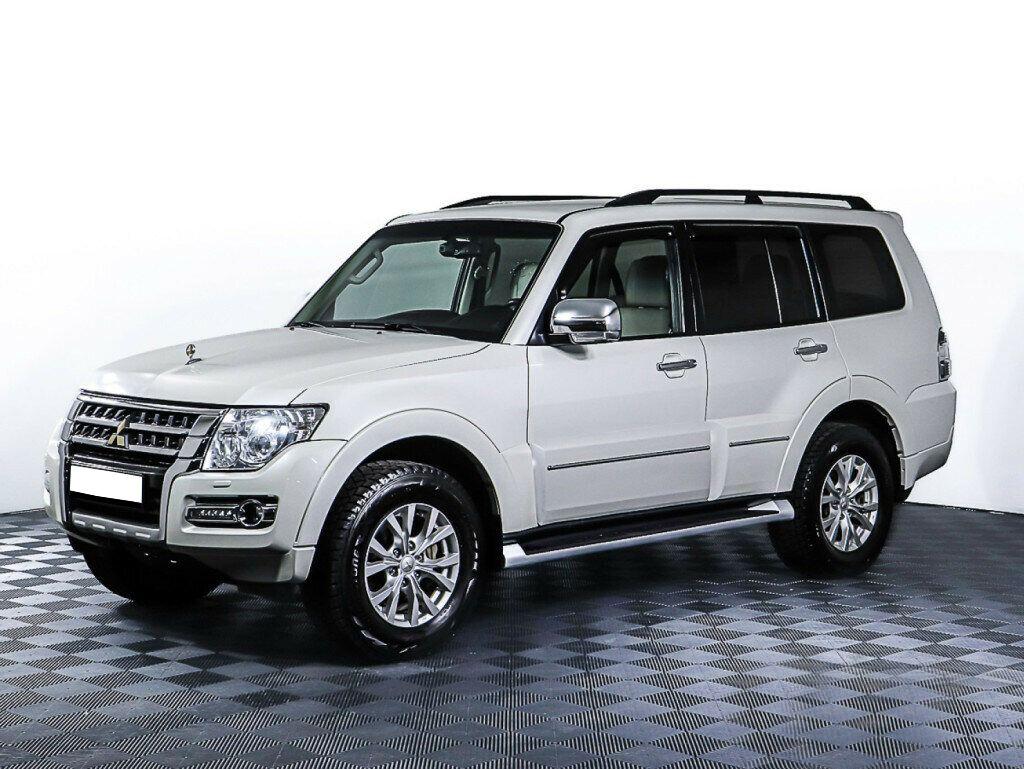 Mitsubishi Pajero 2020, белый