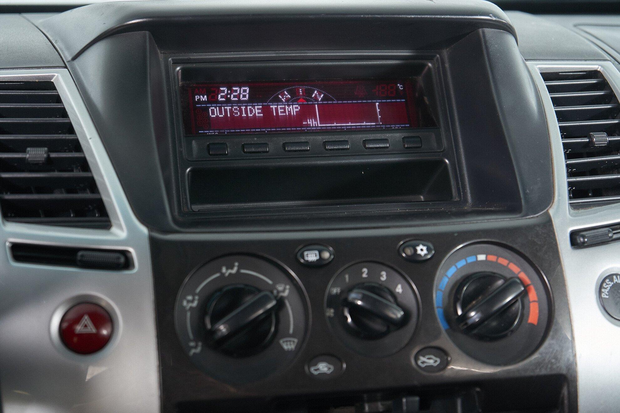 Mitsubishi Pajero Sport 2012, черный
