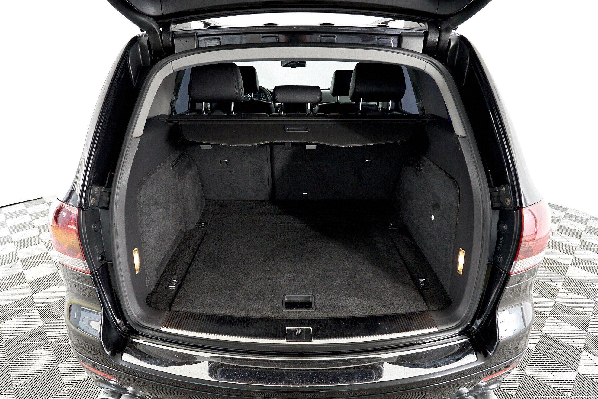 Volkswagen Touareg 2007, черный