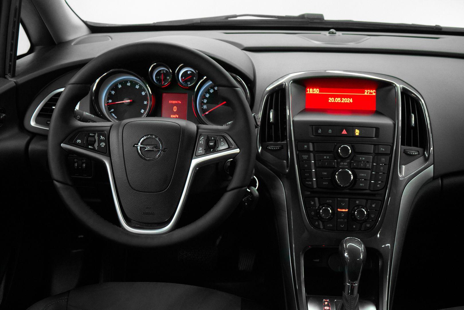 Opel Astra 2014, серый