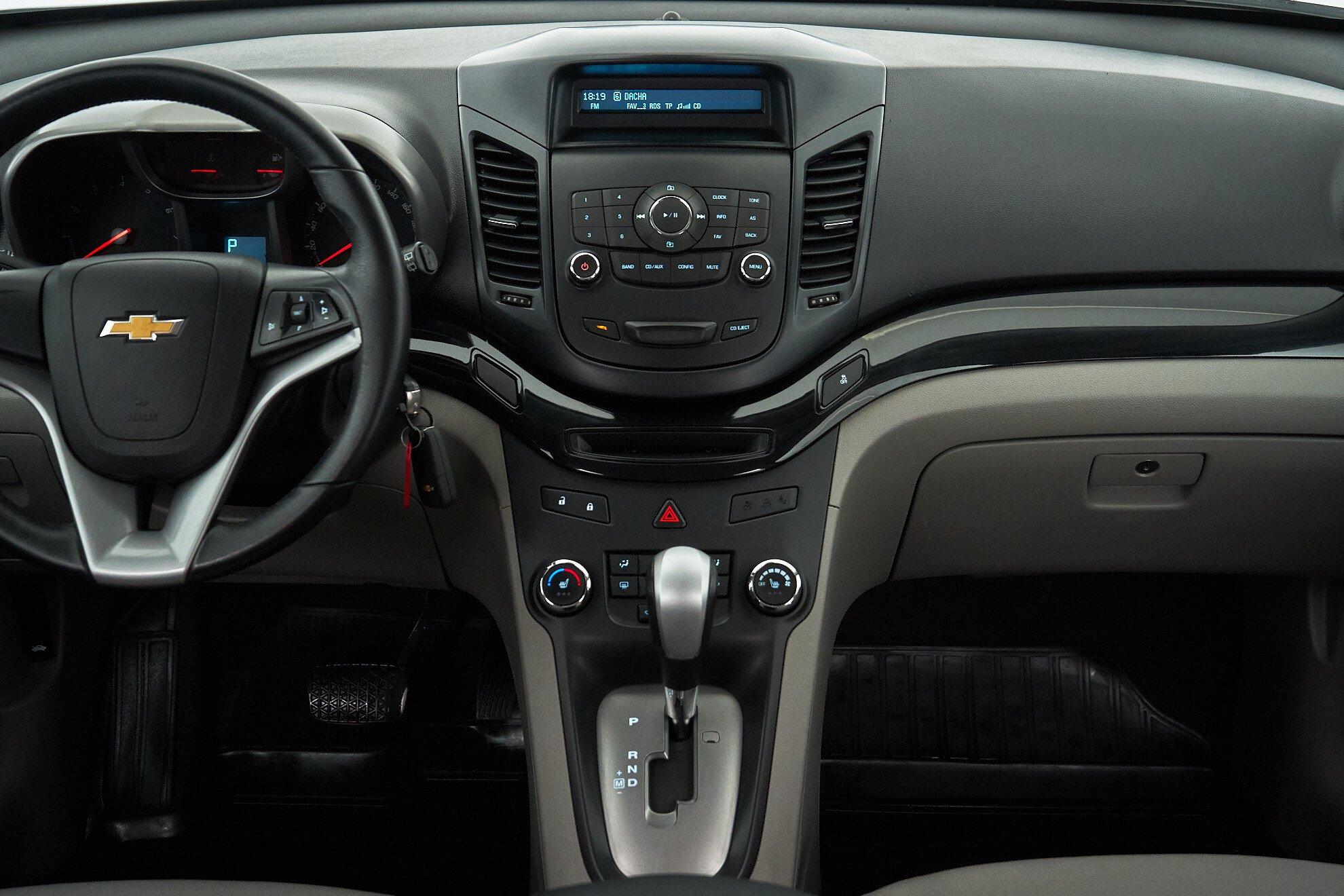 Chevrolet Orlando 2013, белый