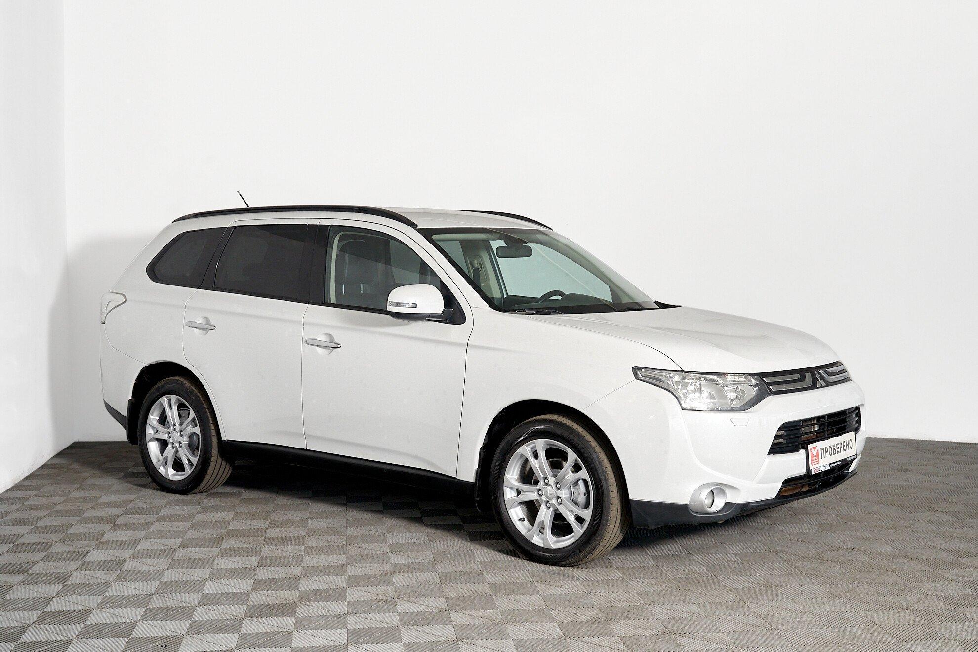 Mitsubishi Outlander 2013, белый