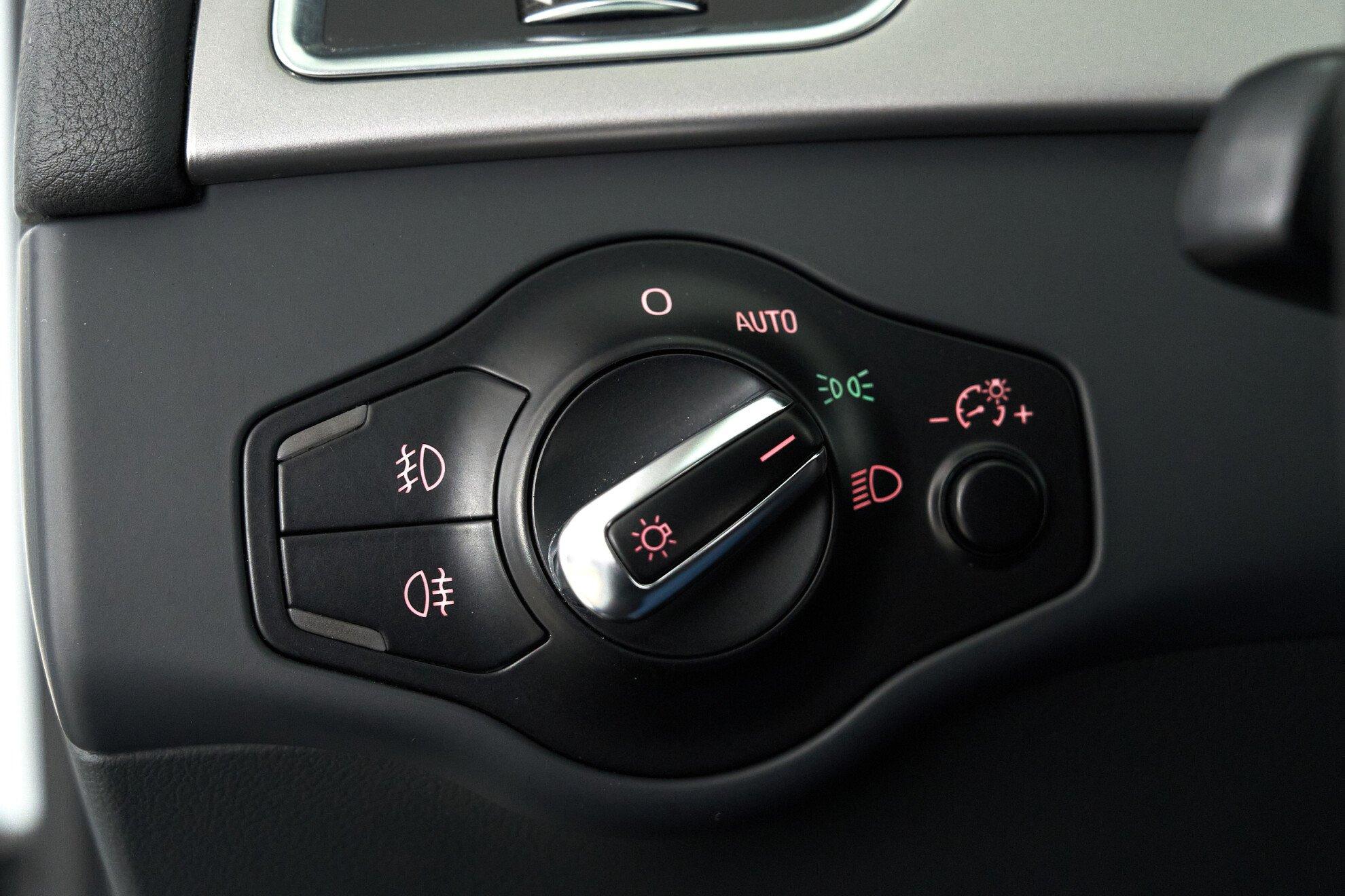 Audi A4 2012, белый