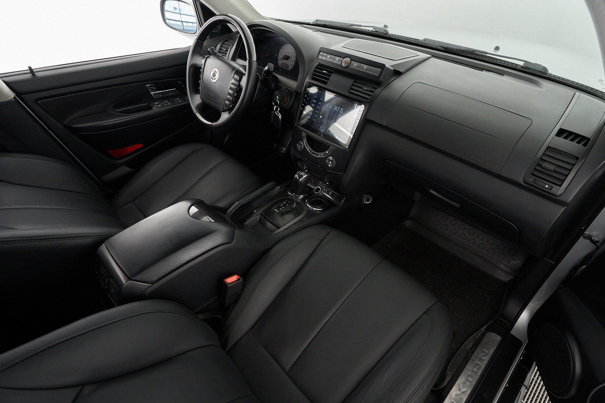 SsangYong Rexton 2011, серебряный