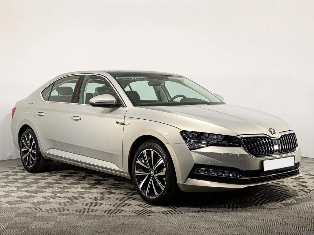 Skoda Superb 2023, серый