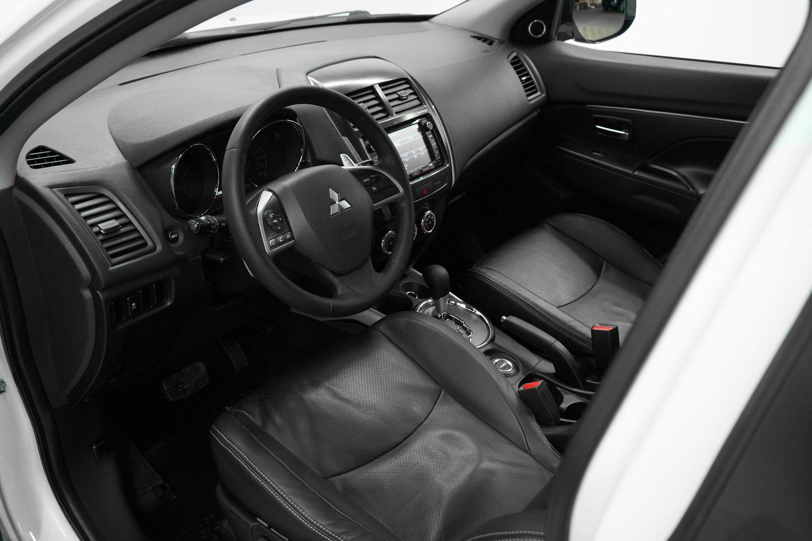 Mitsubishi ASX 2012, белый
