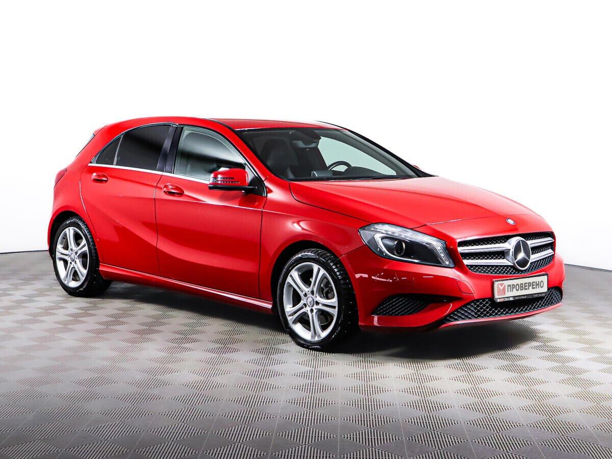 Mercedes-Benz A-Класс 2015, красный