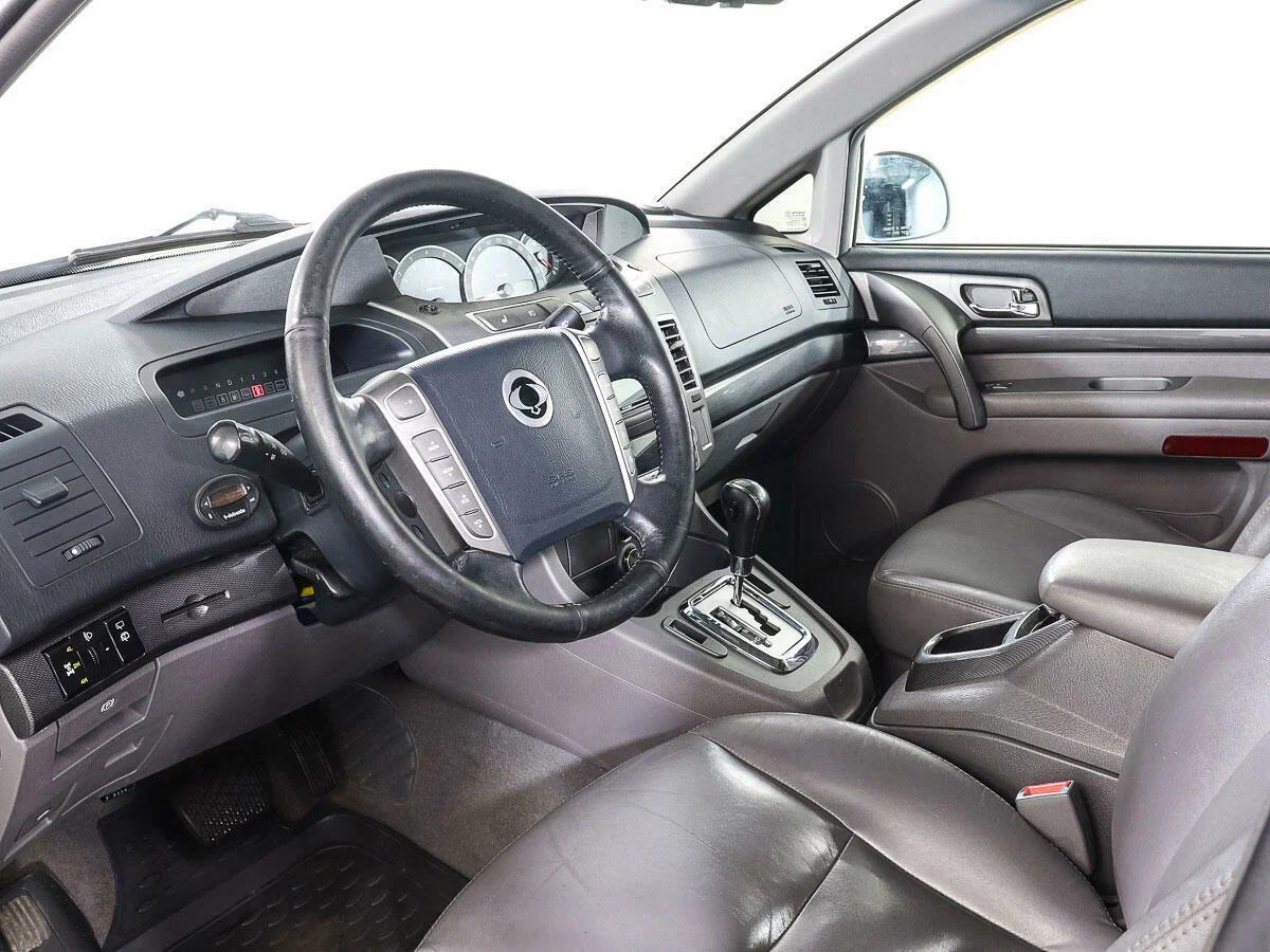 SsangYong Stavic 2018, белый