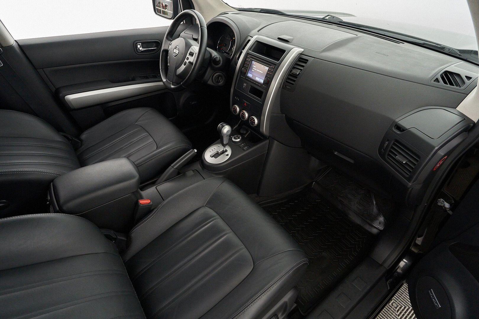 Nissan X-Trail 2013, черный