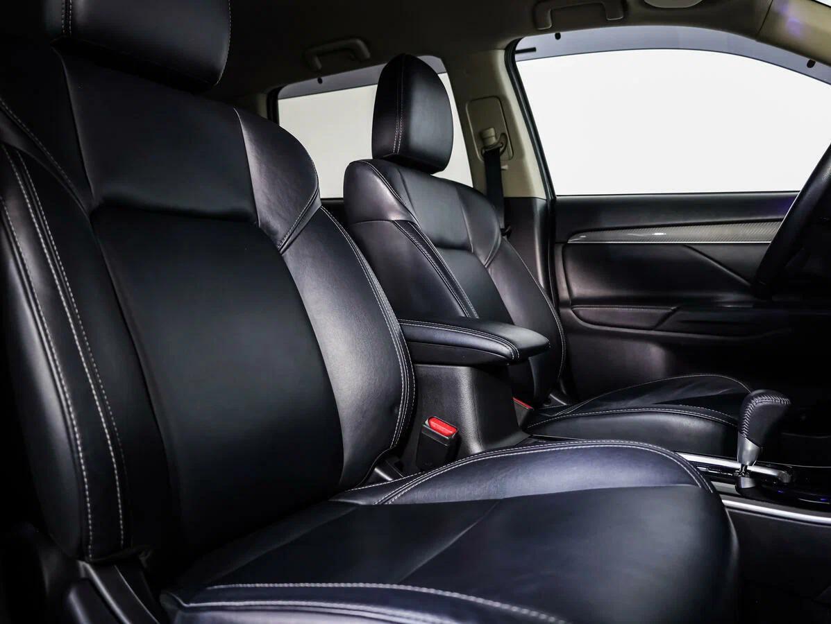 Mitsubishi Outlander 2019, черный