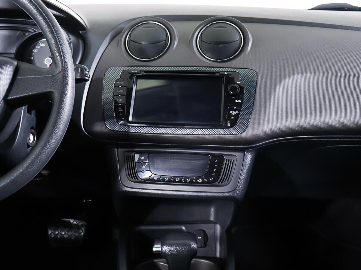 Seat Ibiza 2015, зеленый