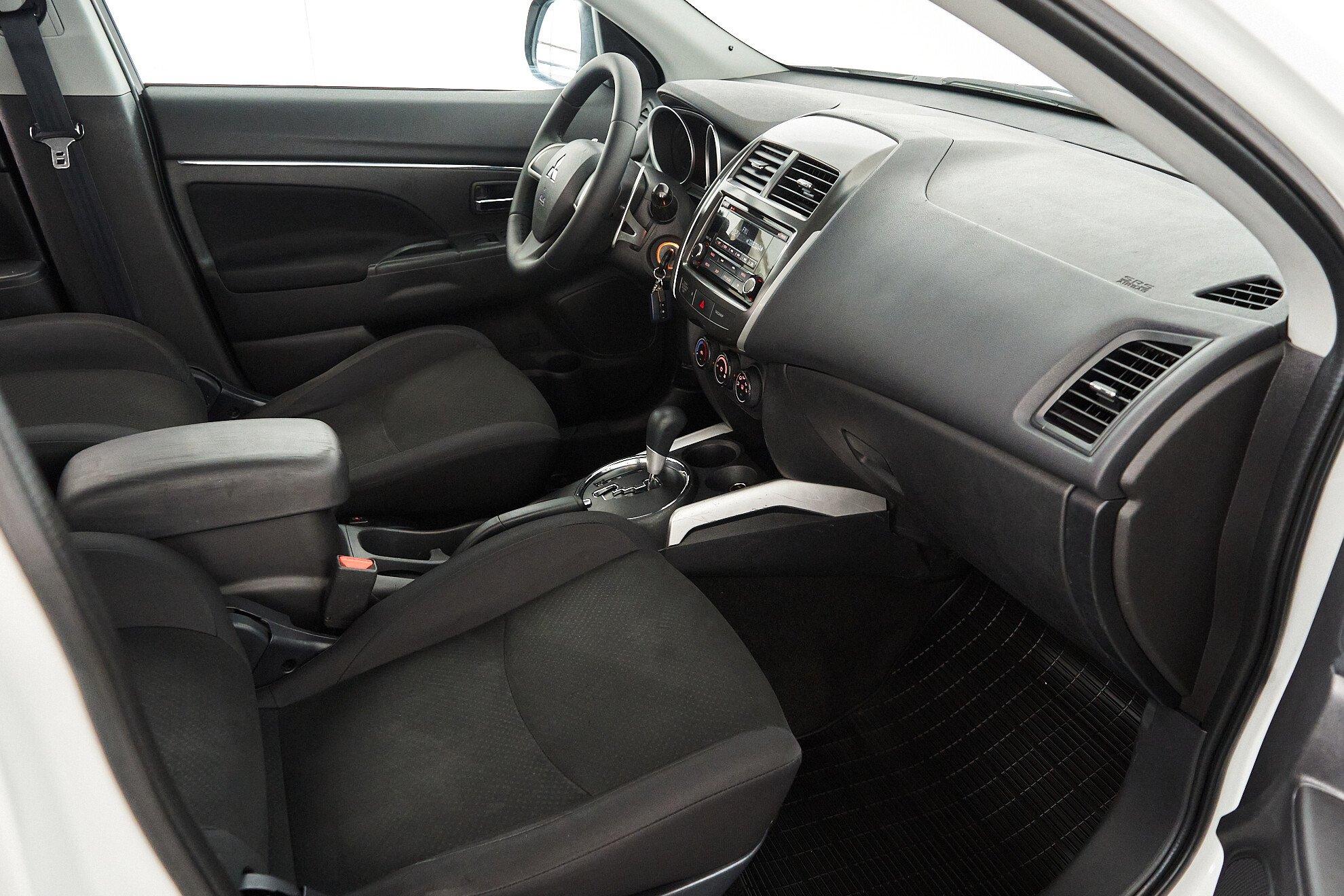 Mitsubishi ASX 2012, белый