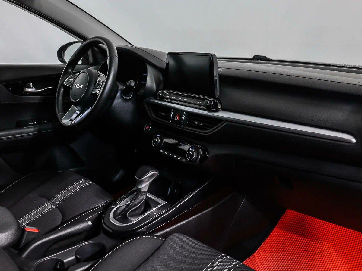 Kia Cerato 2021, красный