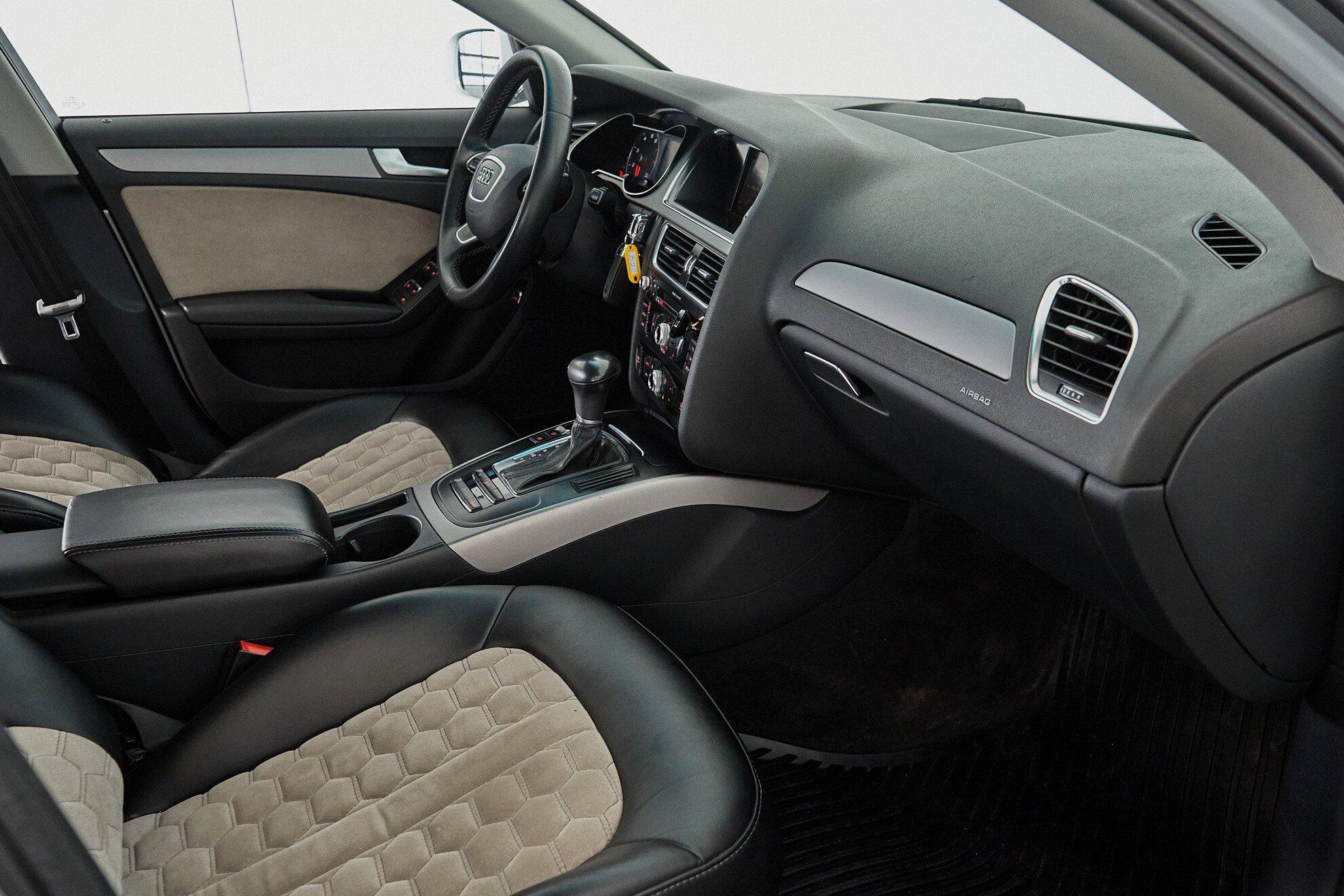 Audi A4 2014, белый
